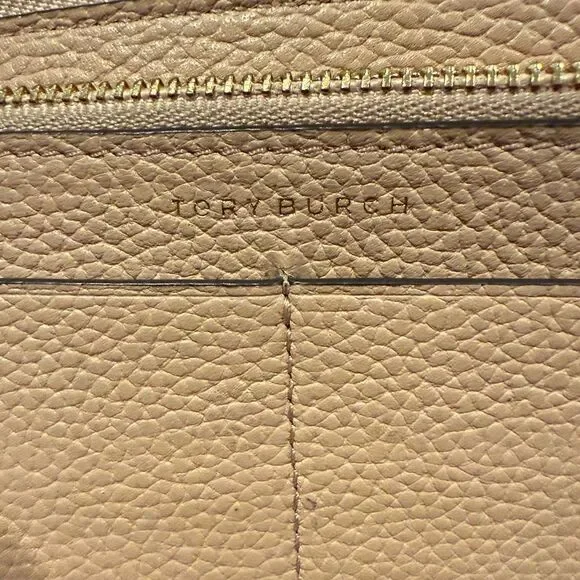 Tory Burch Beige Pebbled Leather Wallet with Gold Logo - Picture 4 of 15